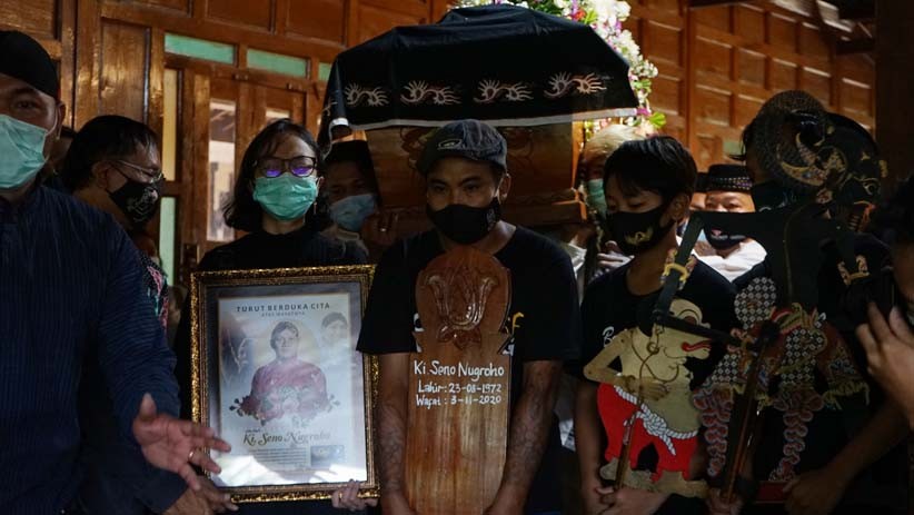 Suasana Pemakaman Dalang Ki Seno Nugroho - Bagian 2