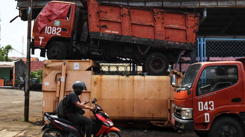 Tumpukan Bangkai Kendaraan Dinas Lingkungan Hidup DKI Jakarta - Bagian 2