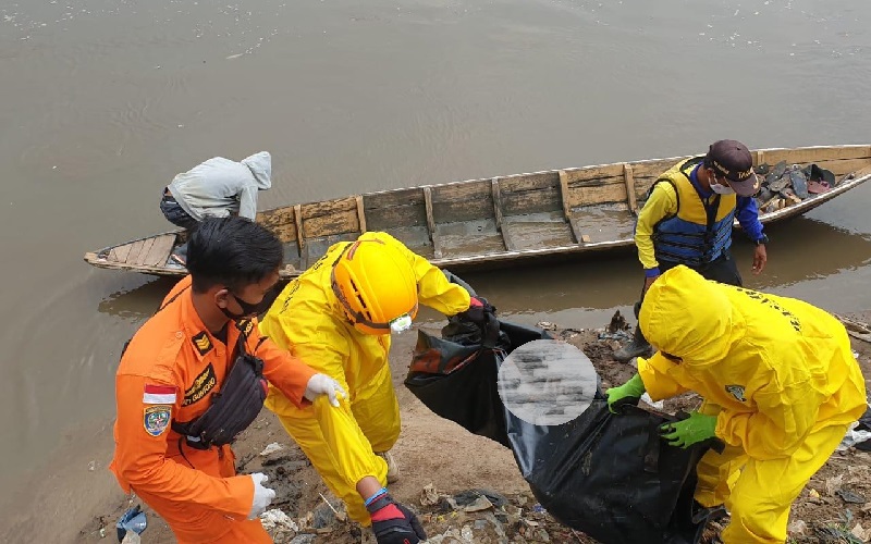 title Tenggelam di Sungai Citarum, Bocah 8 Tahun Ditemukan di Batujajar KBB Tenggelam di Sungai Citarum, Bocah 8 Tahun Ditemukan di Batujajar KBB