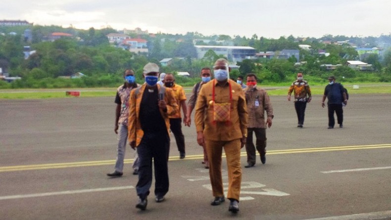 title Gubernur Papua Barat Harap Runway Bandara Rendani Manokwari Terwujud Gubernur Papua Barat Harap Runway Bandara Rendani Manokwari Terwujud
