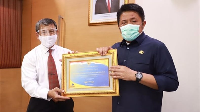 Gubernur Herman Deru Terima Piagam dan Plakat WTP 5 Kali Berturut-Turut 