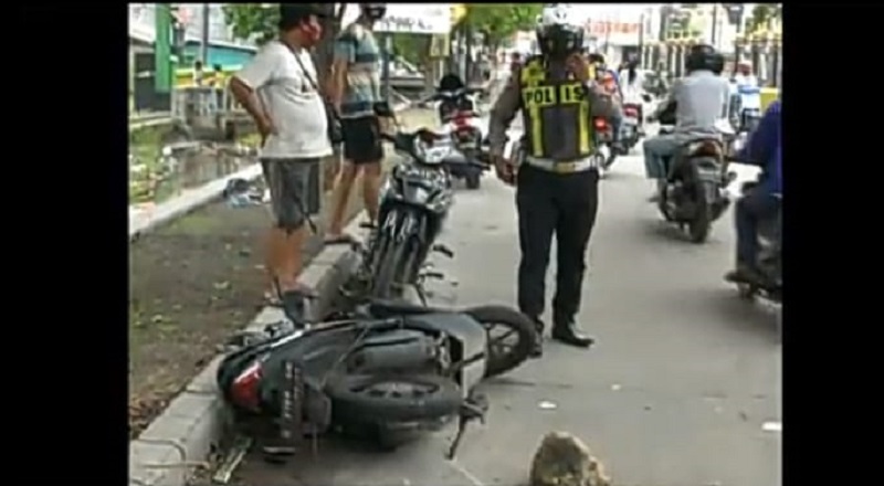 Gagal Mendahului, Pelajar SMA di Sidoarjo Tewas Tabrak Truk Diesel