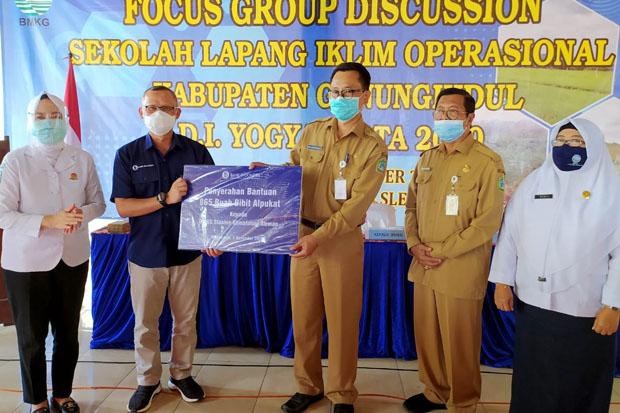 Sekolah Lapang Iklim Kolaborasikan Ilmu Titen dan Teknologi Prakiraan Cuaca 