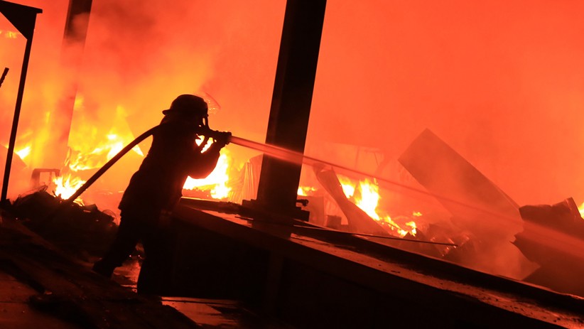 82 Lapak Pedagang Pasar Loak Karang Ketug Pasuruan Ludes Terbakar - Bagian 2