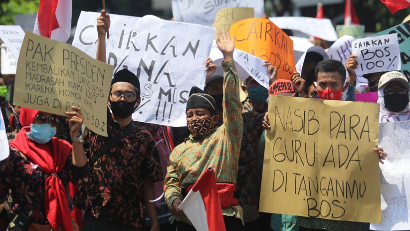 Dana BOS Dipotong 50 Persen, Guru Swasta se-Kediri Gelar Unjuk Rasa - Bagian 1