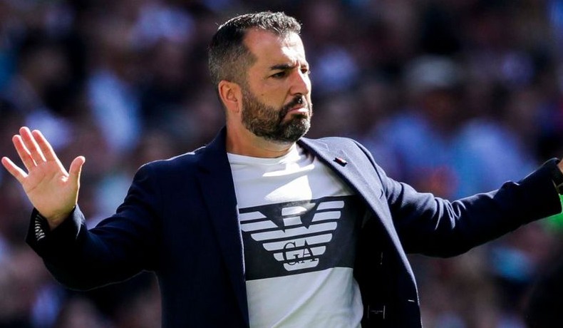 Mensos Juliari P Batubara dan Menteri Desa PDTT Abdul Halim Iskandar saat penyaluran BST tahap VIII di Kantor Desa Manyeti, Kecamatan Dawuan, Kabupaten Subang (5/11/2020). Foto/SINDOnews/Arif Budianto