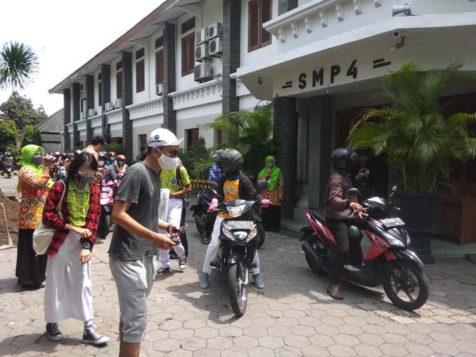 Siswa di Solo Kembali Sekolah, Orang Tua Mengaku Tak Lagi Pusing Dampingi Belajar Daring