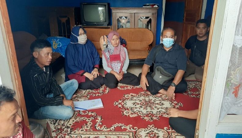 Anaknya Tewas akibat Gapura Roboh, Orang Tua Korban: Sedih Terpukul