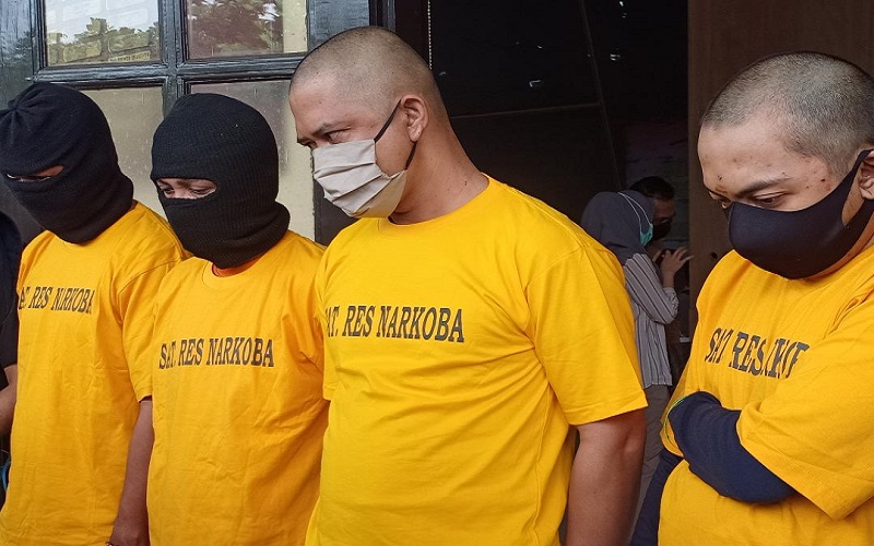 Polisi Ringkus Batman di Bandung, Sita 1/2 Kg Sabu dan 58 Butir Ekstasi Merek Hulk