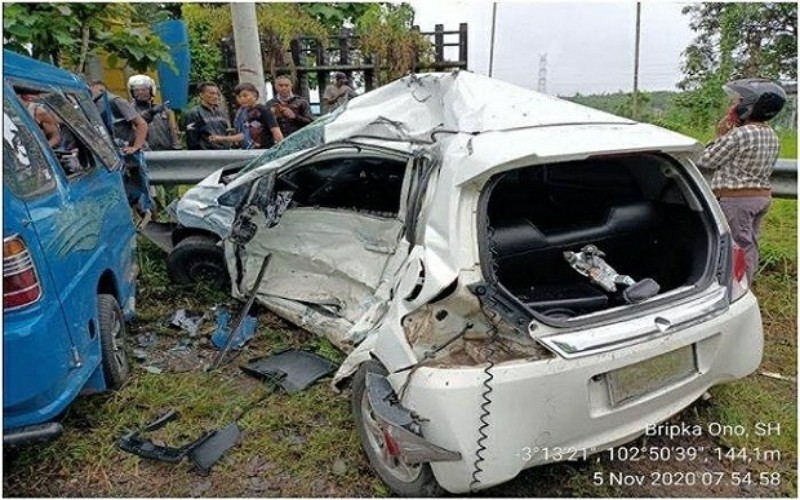 Kecelakaan Maut di Jalinsum, Polisi dan Penumpang Angkot Tewas