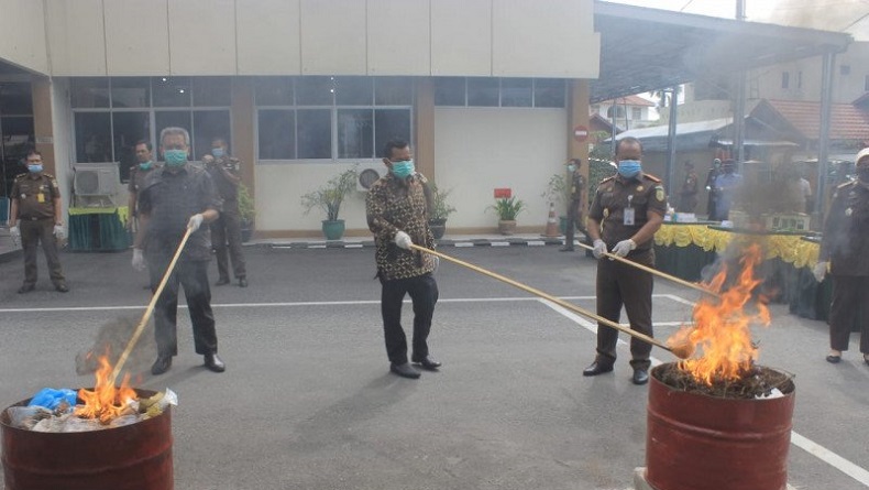 234 Kg Ganja Dibakar Kejari Padang, Barang Bukti dari 241 Perkara Pidana Narkotika