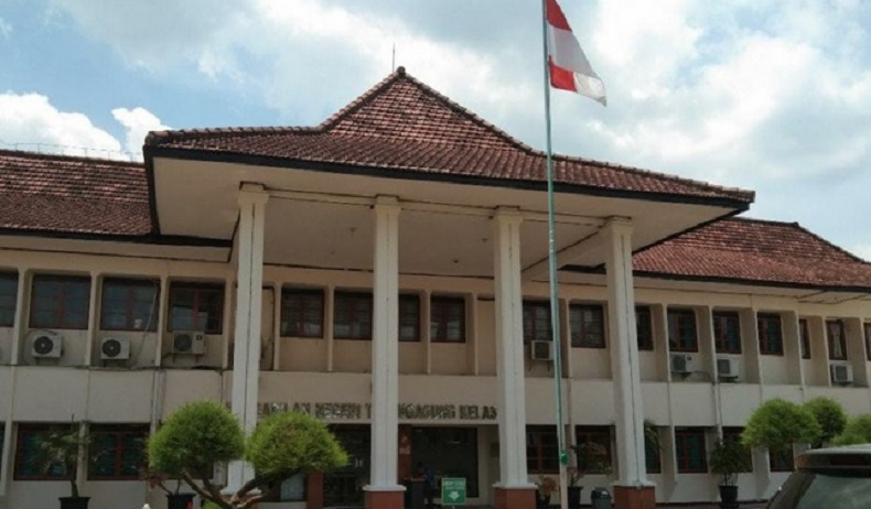 title Beri Kesaksian Palsu Kasus Pembunuhan, 2 Perangkat Desa di Tulungagung Divonis Bersalah Beri Kesaksian Palsu Kasus Pembunuhan, 2 Perangkat Desa di Tulungagung Divonis Bersalah