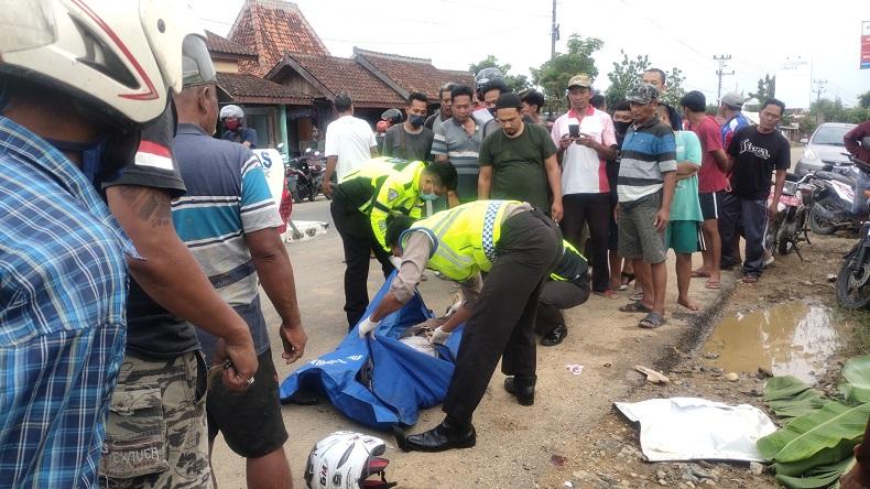 Menyalip dari Kiri, PNS Bonceng 2 Anak Tewas Terlindas Truk Elpiji di Blora