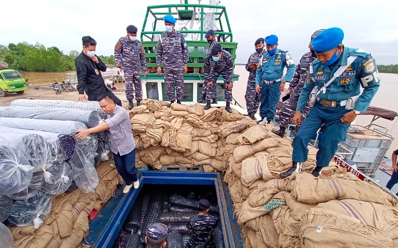 TNI AL Gagalkan Penyelundupan 1.000 Gulung Tekstil Senilai Rp20 Miliar