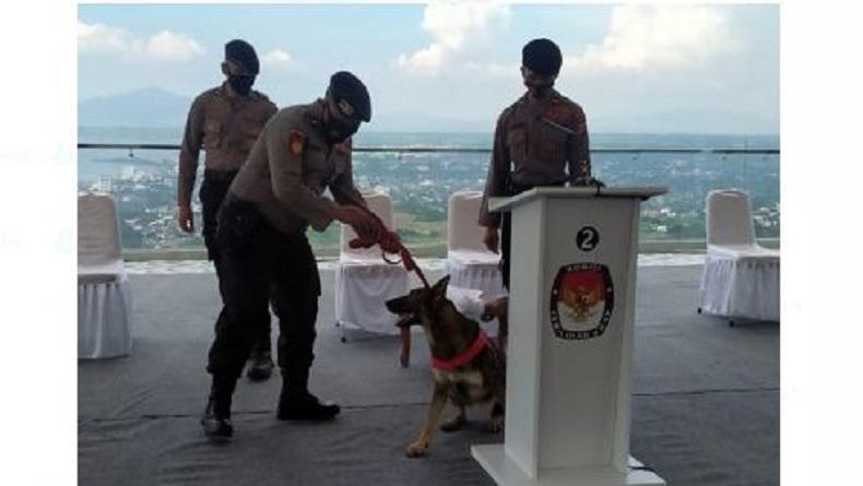 title Kerahkan Anjing Pelacak, Polda Sulut Sterilisasi Lokasi Debat Publik Perdana Kerahkan Anjing Pelacak, Polda Sulut Sterilisasi Lokasi Debat Publik Perdana