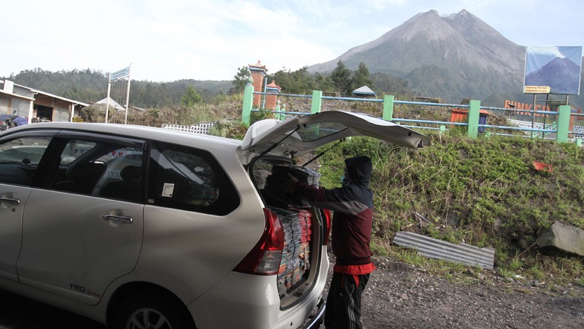 Gunung Merapi Siaga, Pedagang Dievakuasi ke Tempat Aman - Bagian 1