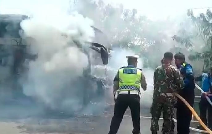 Bus Pariwisata Ikfa Rizky Terbakar Hebat di Tol Palikanci, 3 Orang Selamat