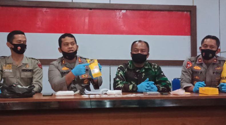 Dikira Garam, Warga Lombok Timur Temukan 275,55 Gram Sabu Dibawa Anjing