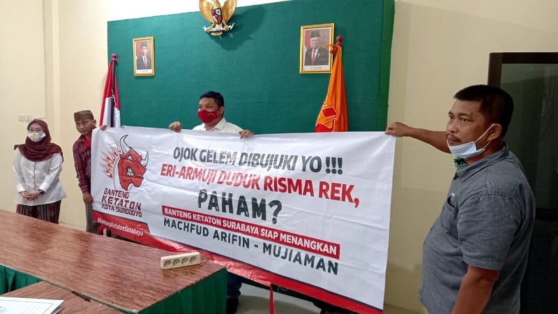 PDIP Surabaya Adukan Spanduk Berisi Provokasi ke Bawaslu