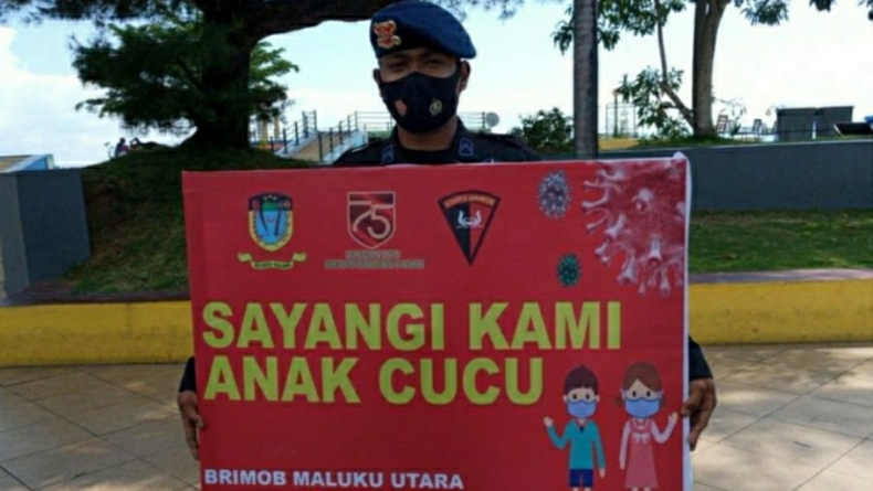 HUT Ke-75 Brimob, Personel Sosialisasi 3M untuk Cegah Covid-19 di Ternate