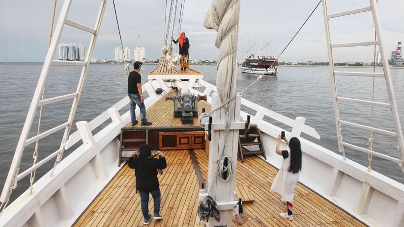 Menikmati Laut Jakarta Naik Kapal Pinisi - Bagian 2