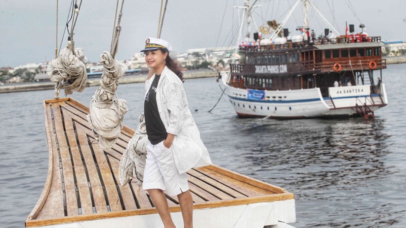 Menikmati Laut Jakarta Naik Kapal Pinisi - Bagian 1