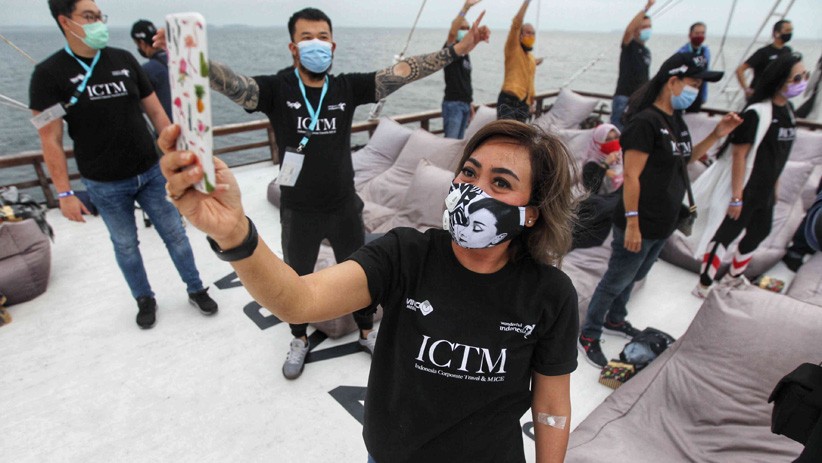 Menikmati Laut Jakarta Naik Kapal Pinisi - Bagian 5