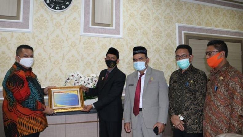 Bupati Aceh Selatan Tgk Amran Terima Penghargaan Opini WTP 5 Tahun Beruntun