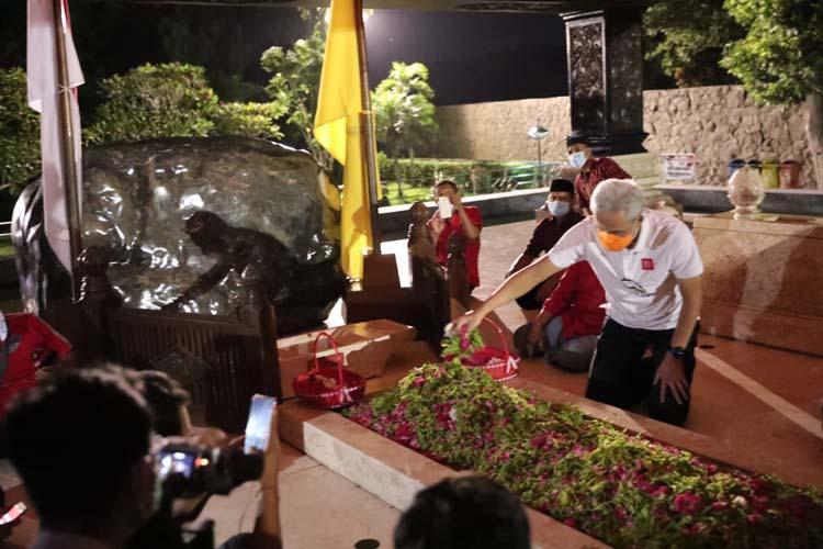  Nyekar di Makam Bung Karno, Ini Pesan yang Disampaikan Ganjar Pranowo