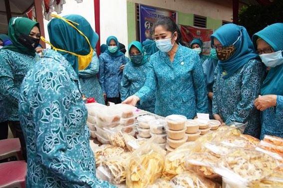 Feby Deru Tinjau Langsung Lomba Hatinya PKK Tingkat Provinsi Sumsel