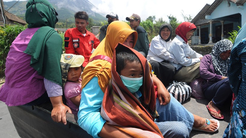 Gunung Merapi Siaga, Warga Lansia dan Anak-Anak di Selo Boyolali Dievakuasi - Bagian 2