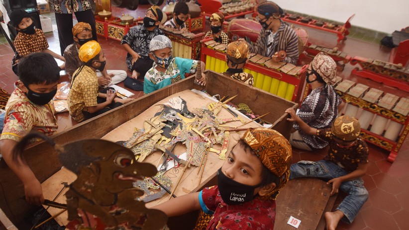 Dalang Cilik Semarang Tetap Bersemangat Berlatih di Tengah Pandemi Covid-19 - Bagian 1
