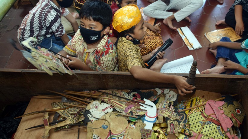 Dalang Cilik Semarang Tetap Bersemangat Berlatih di Tengah Pandemi Covid-19 - Bagian 6