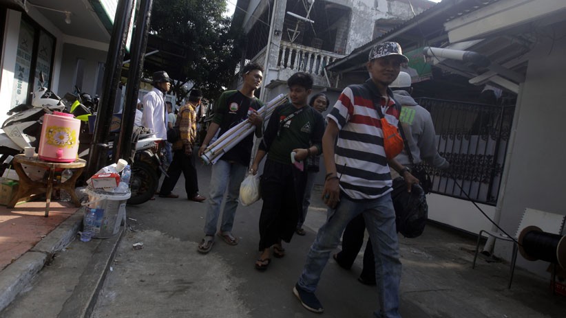 Sambut Habib Rizieq Pulang, Massa Mulai Berdatangan ke Petamburan - Bagian 4