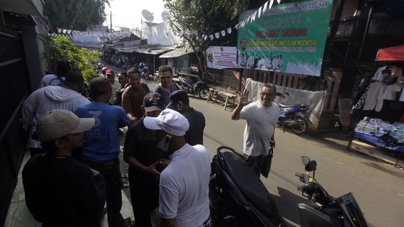 Sambut Habib Rizieq Pulang, Massa Mulai Berdatangan ke Petamburan - Bagian 5