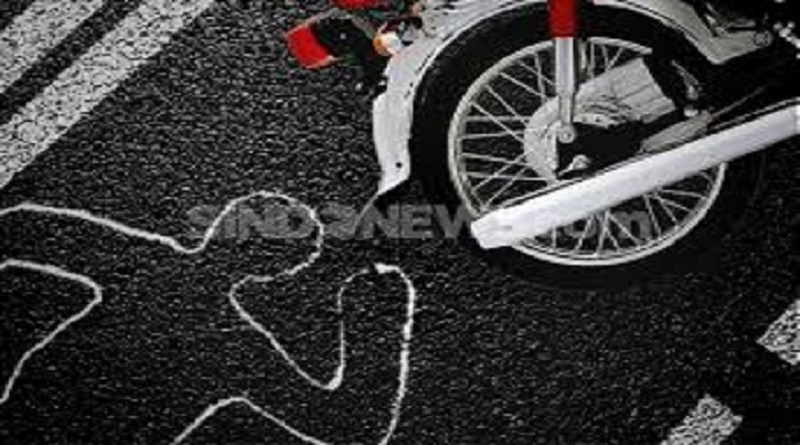 Motor Dihantam Minibus, Emak-emak Terpental 10 Meter dan Luka Parah