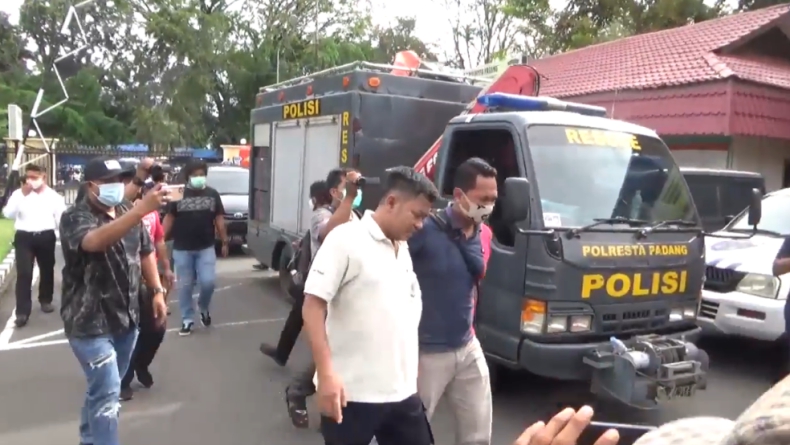 Tusuk Istri Pakai Garpu, Pecatan Polisi di Padang Ditangkap