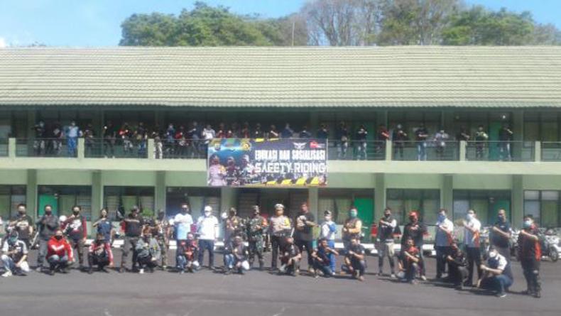 TNI-Polri Latih Safety Riding Puluhan Bikers di Manado