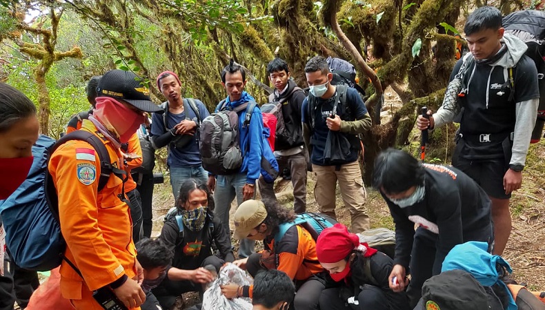 Pendaki Hipotermia Dievakuasi dari Gunung Bawakaraeng Gowa