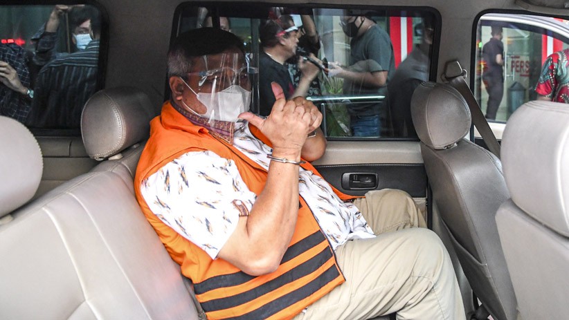 Terlibat Kasus Korupsi, Bupati Labuhanbatu Utara Ditahan KPK - Bagian 2