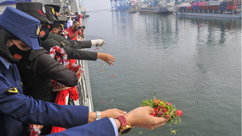 Puan Maharani Jadi Inspektur Upacara Hari Pahlawan di Atas KRI Semarang - Bagian 4
