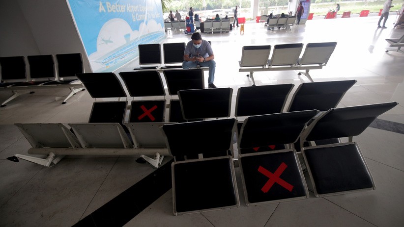 Massa Pendukung Habib Rizieq Membludak, Fasilitas Bandara Soekarno Hatta Rusak - Bagian 4