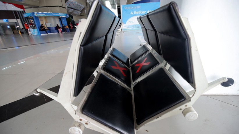 Massa Pendukung Habib Rizieq Membludak, Fasilitas Bandara Soekarno Hatta Rusak - Bagian 2