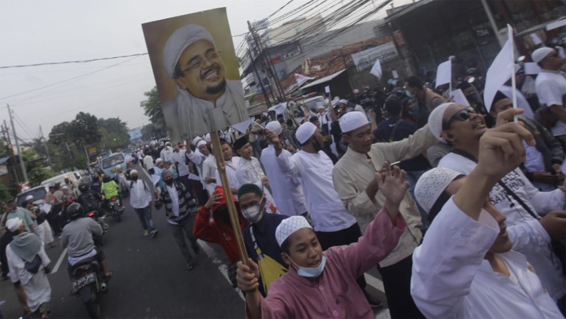 Ribuan Massa FPI Siap Sambut Habib Rizieq di Petamburan - Bagian 3