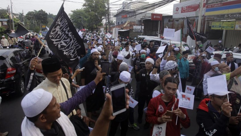 Ribuan Massa FPI Siap Sambut Habib Rizieq di Petamburan - Bagian 2