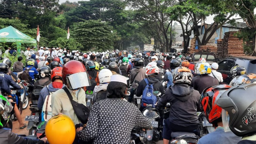 Potret Kemacetan Parah di Jalan Menuju Bandara Soekarno Hatta - Bagian 3