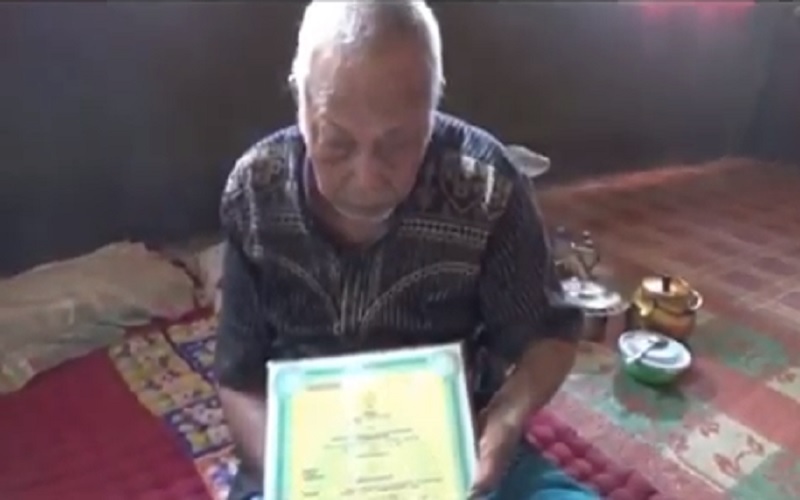 Hari Pahlawan, Veteran di Sumut Ini Masih Berjuang Jual Kelapa di Tengah Kondisi Lumpuh