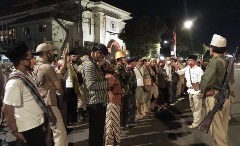 Peringati Hari Pahlawan, Komunitas Pencinta Sepeda Tua Pawai Keliling Surabaya
