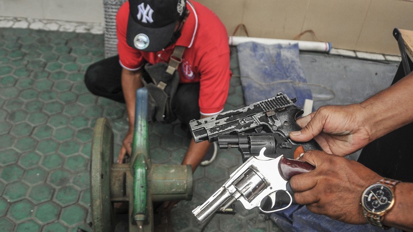Kejari Jakarta Utara Musnahkan Uang Dolar Palsu dan Senjata Api Ilegal - Bagian 1