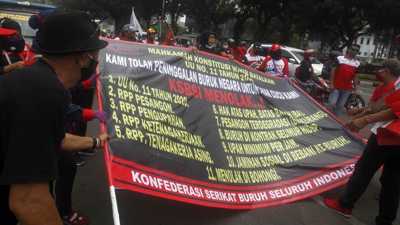 KSBSI Serahkan Berkas Judicial Review UU Cipta Kerja ke Mahkamah Konstitusi - Bagian 3